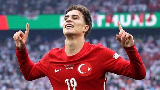 Kenan Yıldız Yakışıklı Mı Sizce?