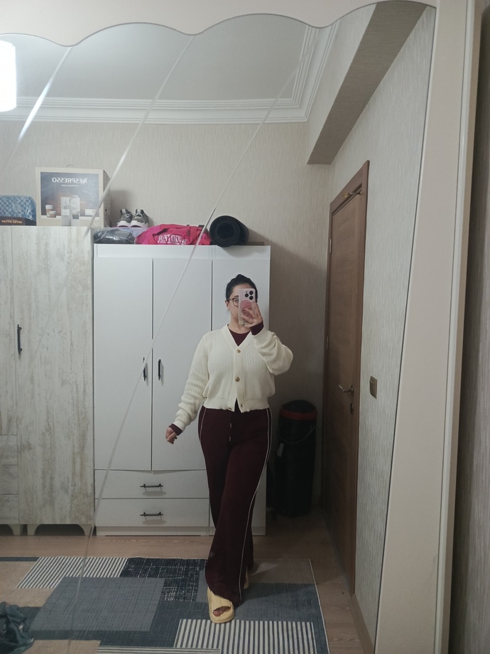Sizce üzerimdeki kombin nasıl, (terlikler öylesine?