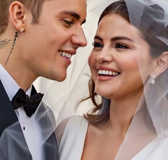 Sizce Selena ve Justin neden fos çıktı bu çifte nazar mı değdi?