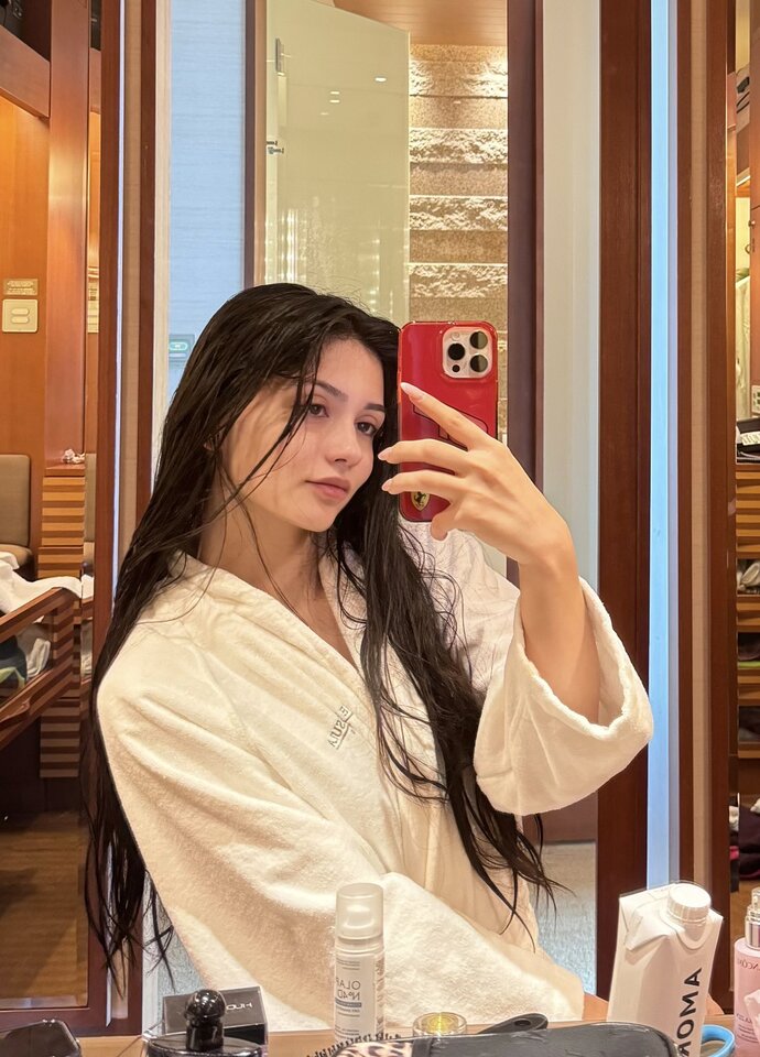 Islak saç kadınları gerçekten daha seksi ve çekici mi gösteriyor?
