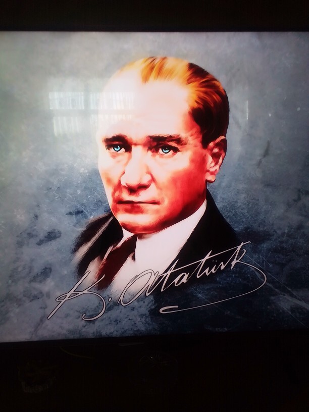 İlkokul 1. ve 2. sınıf öğrencilerinin karneleri sen Atatürk, Türk bayrağı, Gençliğe Hitabe ve İstiklal Marşının çıkarılması?