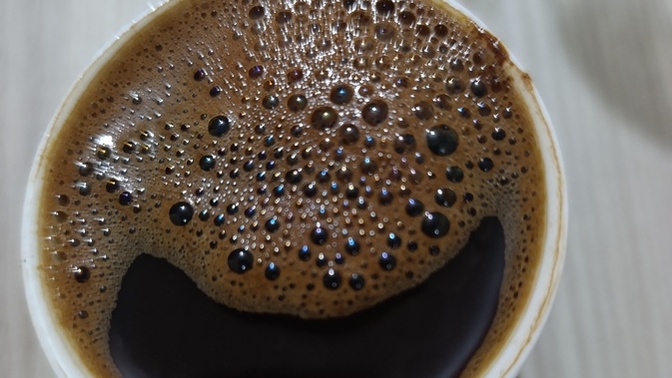 Ben çok üzgünken kahvem nasıl bu kadar mutlu olabiliyor, siz bugün nasılsınız 😒☕?