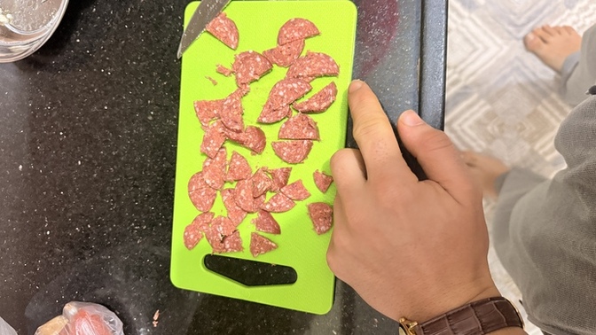 Bu saatte sucuklu kaşarlı tost yenir mii?