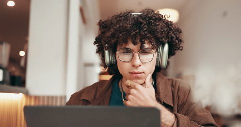 Dinlemekte olduğunuz şarkı yarıda kesilince, o şarkıyı dinleme isteğiniz kaçıyor mu?