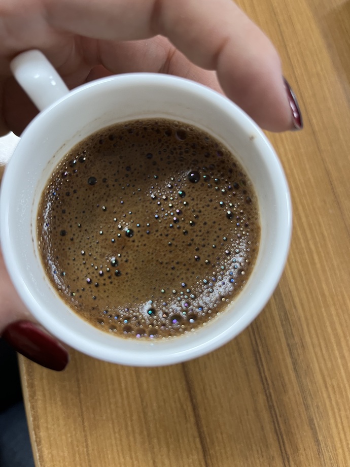 Kime köpüklü kahve ısmarlayayım?