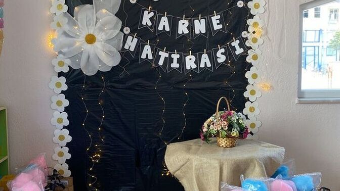 Bugün karne günü! 📘✨ Siz karne günlerinde ne hissederdiniz?