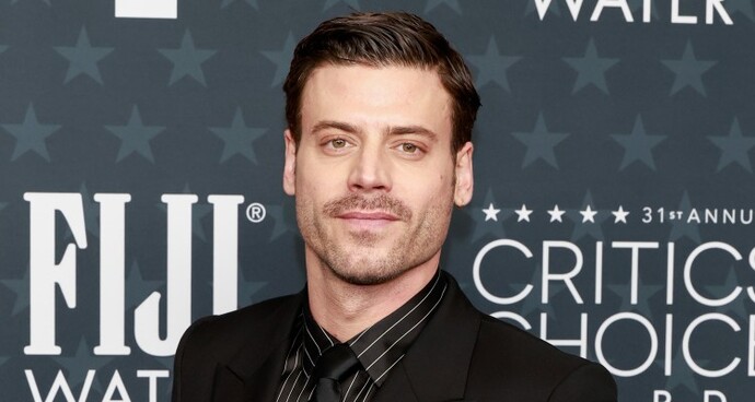 Sizce hangisi daha yakışıklı ve daha maskülen hudson williams mı francois arnaud mu?