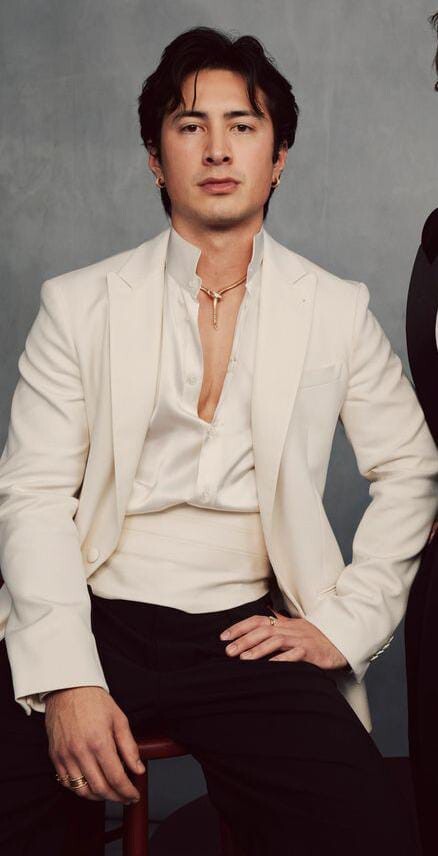 Sizce hangisi daha yakışıklı ve daha maskülen hudson williams mı francois arnaud mu?