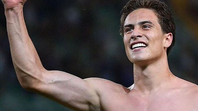 Kenan Yıldız mı Çağatay Ulusoy mu daha yakışıklı (Bence Kenan)?