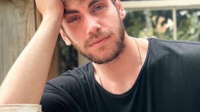 Ben bu aralar bu çocuğa aşık oluyorum neden?