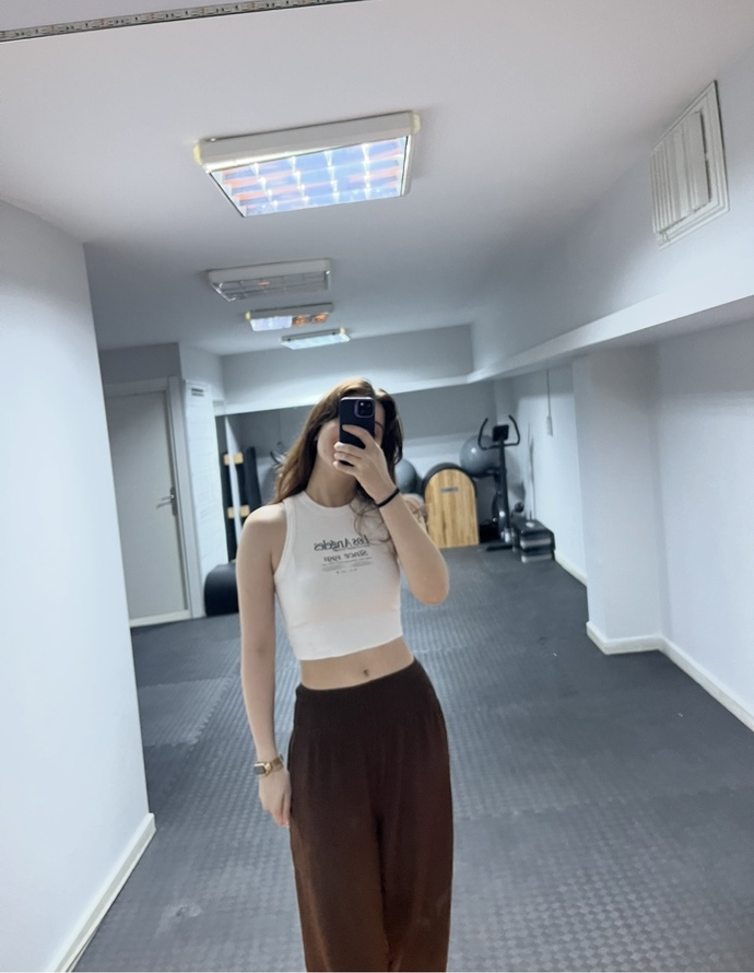 Yoga eğitmeniyim ve çevremde birkaç kişi “sen çok esneksin ama hiç öyle durmuyorsun” dedi. Esnek durmak ne demek🤦‍♀️?