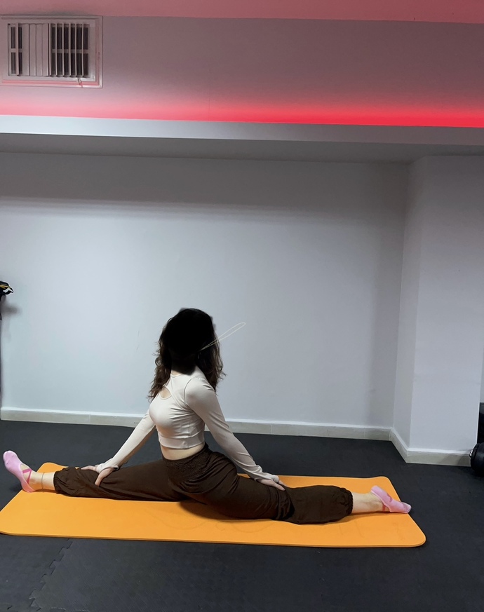 Yoga eğitmeniyim ve çevremde birkaç kişi “sen çok esneksin ama hiç öyle durmuyorsun” dedi. Esnek durmak ne demek🤦‍♀️?