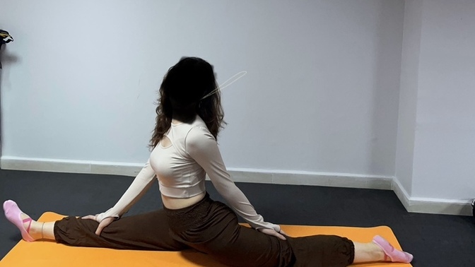 Yoga eğitmeniyim ve çevremde birkaç kişi “sen çok esneksin ama hiç öyle durmuyorsun” dedi. Esnek durmak ne demek🤦‍♀️?