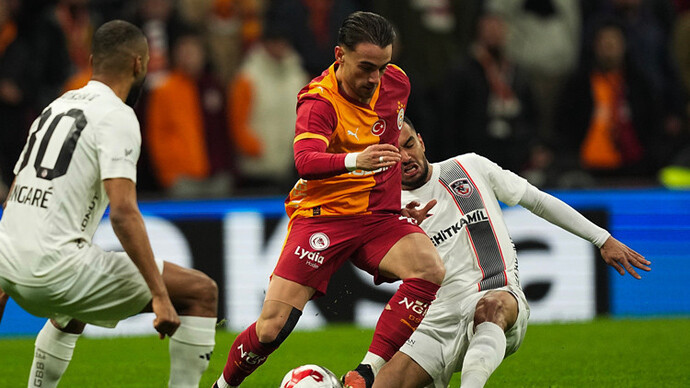 Galatasaray 1 - Gaziantep 1... Sarı kırmızılılar şampiyonluk yarışında ciddi avantaj kaybetti! Maçı nasıl buldunuz?