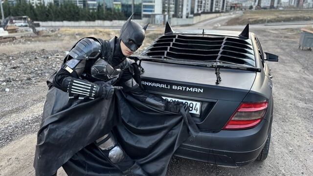Ankaralı Batman sokaklara indi 🦇 siz hangi süper kahraman olmak isterdiniz?