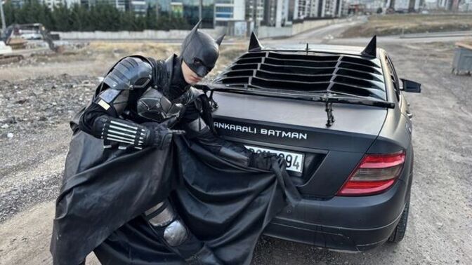 Ankaralı Batman sokaklara indi 🦇 siz hangi süper kahraman olmak isterdiniz?