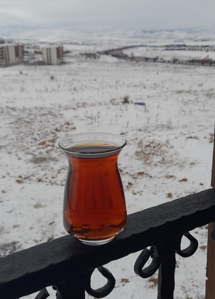 Demli sıcak bir &ccedil;ay herseye iyi gelir:)))