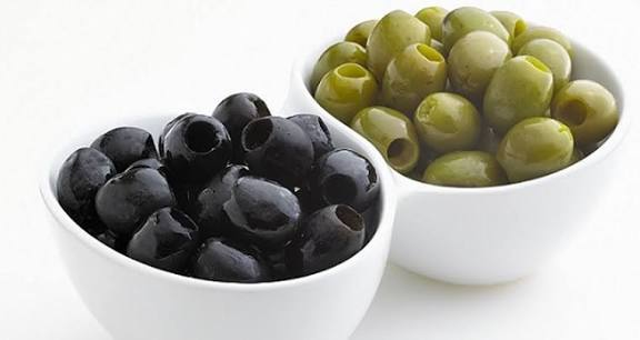Kahvaltıda sizce hangisi daha iyi, yeşil zeytin mi siyah zeytin mi 🫒?