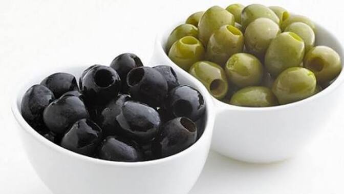 Kahvaltıda sizce hangisi daha iyi, yeşil zeytin mi siyah zeytin mi 🫒?