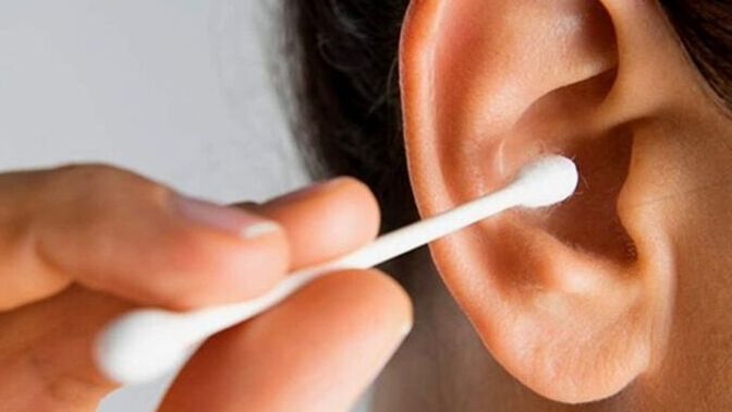 Banyodan sonra kulakta uğultu ve vuçvuç sesleri normal mi, doktora gitmeli miyim?