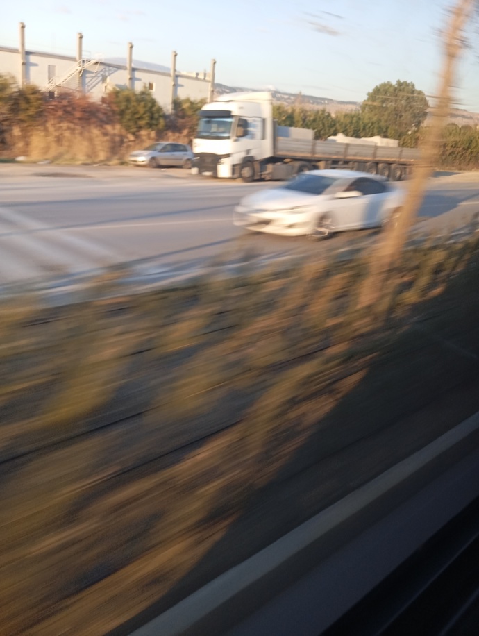 Uzun yolculuk için favori şarkılarınız ve vazgeçemediğiniz yol müzikleri neler?