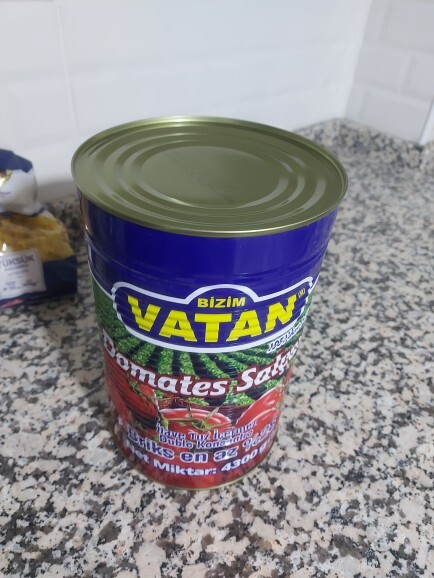 Arkadaşlar bu domates salçasınin kapağı nasıl açılır?