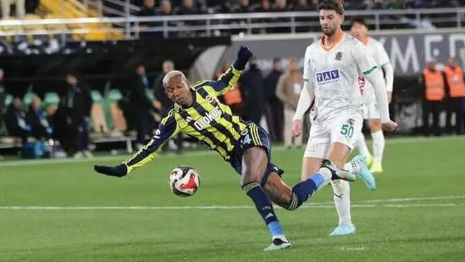 Alanyaspor 2 - Fenerbahçe 3... Sarı lacivertliler şampiyonluk yarışında müthiş bir galibiyet aldı! Maçı nasıl buldunuz?