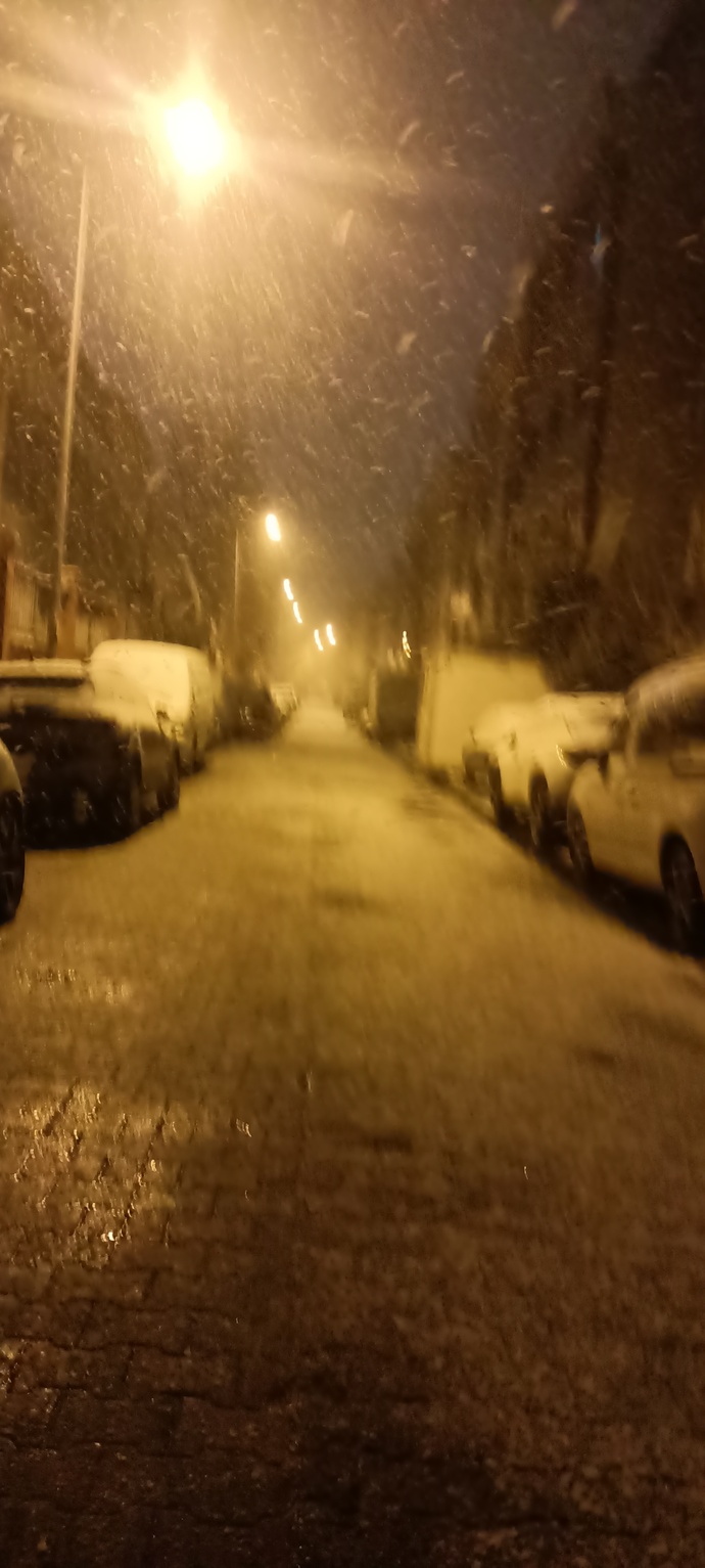 İstanbulda kar yağışı ile güne nasıl uyandınız KScanlar?