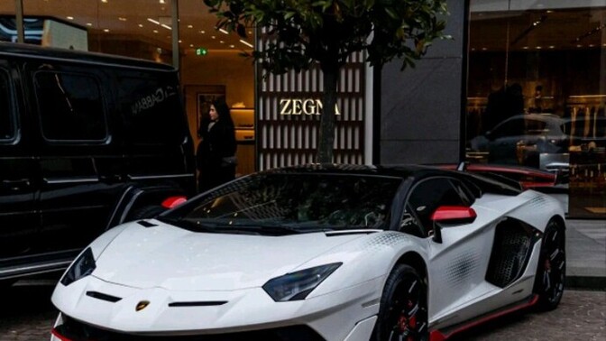 Bir arkadaşım Dubai'de Lamborghini aldı sormak istediğiniz bir şey varsa siz sorun ben cevaplayayım?