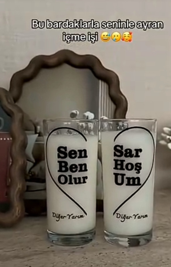 Bunlar milkshake bardağı olduğuna göre milkshake içerdik 😅