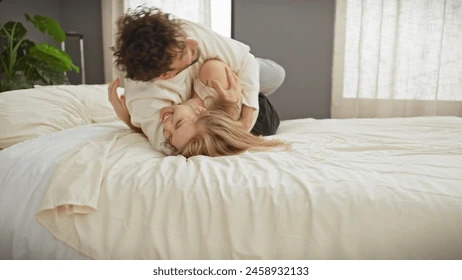 Ön sevişme sırasında partnerimle güreşmeyi çok seviyorum. Bu garip mi?