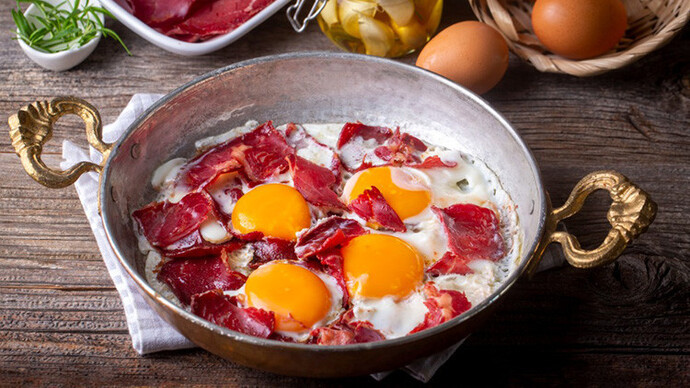 Pastırmalı yumurta mı, sucuklu yumurta mı?