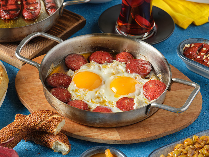 Pastırmalı yumurta mı, sucuklu yumurta mı?