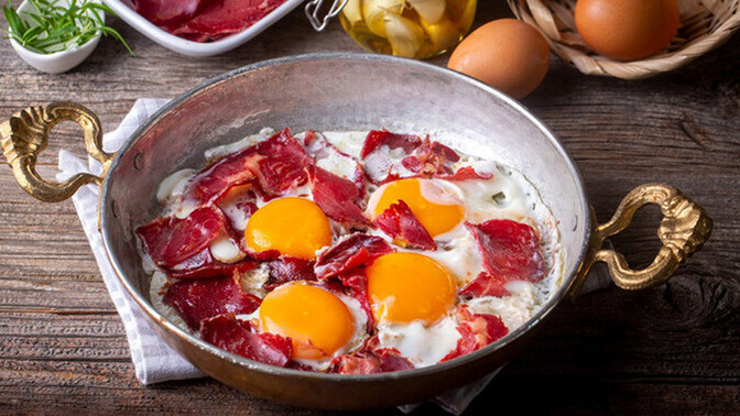 Pastırmalı yumurta mı, sucuklu yumurta mı?