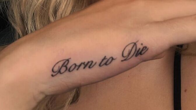 Born to die dövmesi yaptırmak dinen sakıncalı mı, günah mı olur?