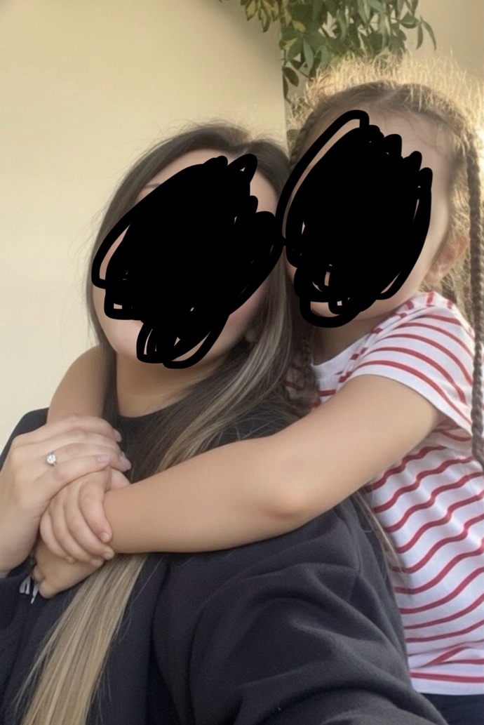 Yüzük parmağımda olan yüzük çok göze çarpıyor mu? yani insanlar yanlış anlayabilir mi sizce fotoya baktıklarında?