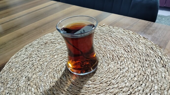 Ben şimdi sadece çay içerken, son yediğin şeyi bana verseydin çayın yanında ne yemiş olurdum?