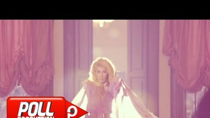 Hande Yener'in Hasta Şarkısını Dinlediniz Mi?