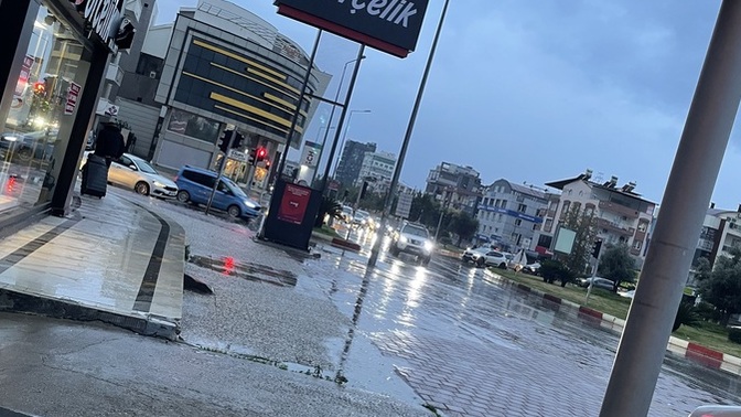 Günaydın sizin orada hava nasıl Antalya full yağmur?
