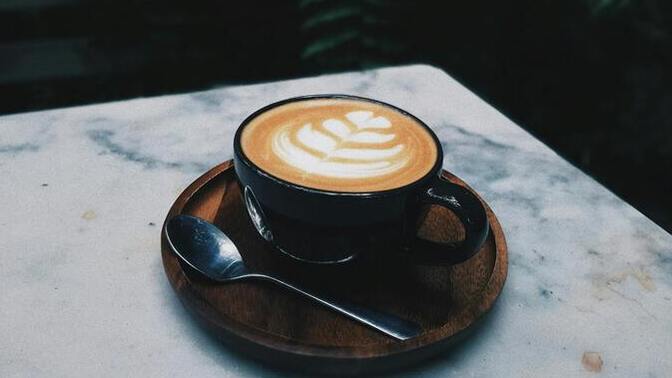 Kalın ve yoğun kahve köpüğünü kaşıkla yemeyi sevenler burada mı ☕️?