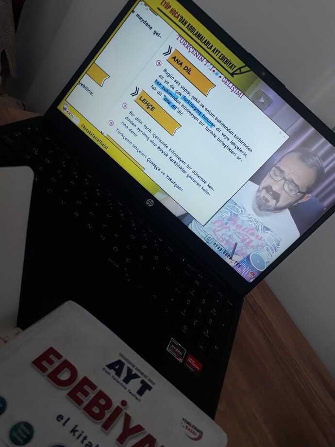 Yav abi şu edebiyat matematikten daha zor taktik verin nasıl yapacam bu dersi ben?