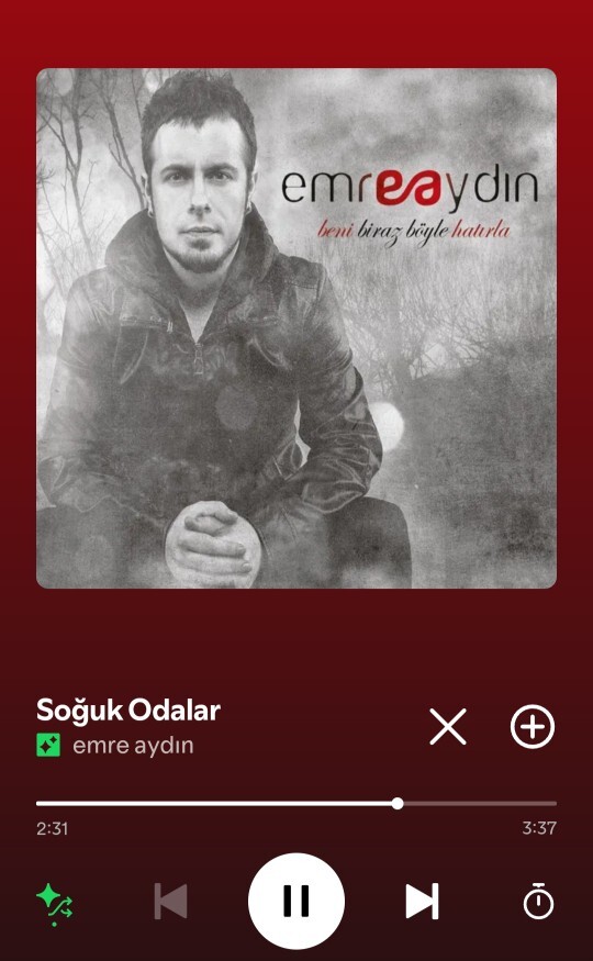 Emre Aydın – Soğuk Odalar şarkısını dinleyen/seyven var mı?