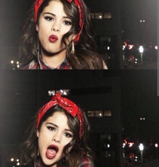 Dudak büzmek kadınları itici yapar mı Selena Gomez dudak büzerken çekici mi?