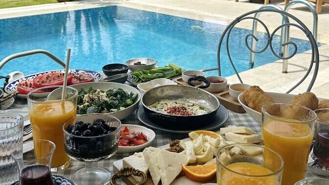 Seni nasıl bir kahvaltı sofrasına davet ederdim söyleyeyim mi?