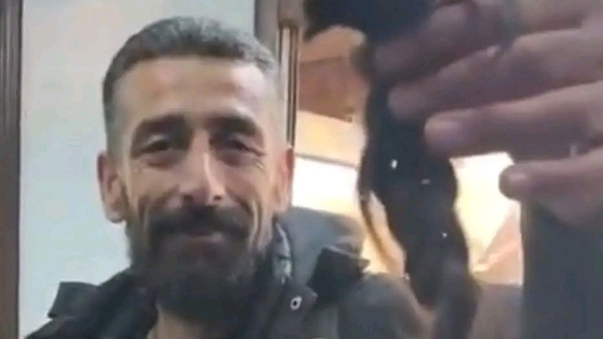Bu adamın yaptığı hakkında ne düşünüyorsunuz?
