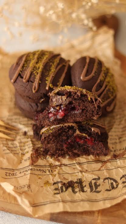 Vişneli ıslak brownie kurabiyesi sevenler burada mı, sizce de efsane değil mi?
