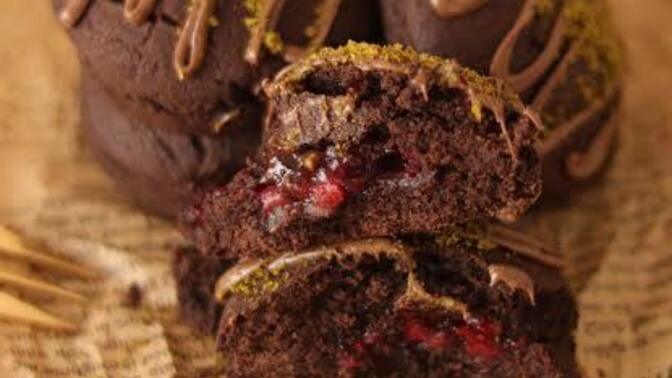 Vişneli ıslak brownie kurabiyesi sevenler burada mı, sizce de efsane değil mi?