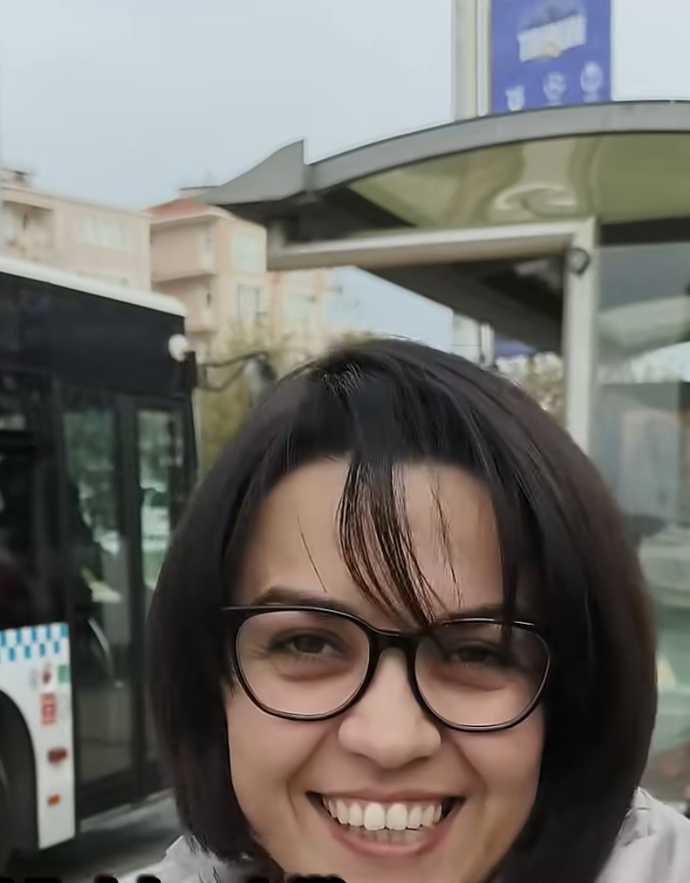 Güzel miyim yoksa kendimi mi fazla beğeniyorum sizce 🧐?