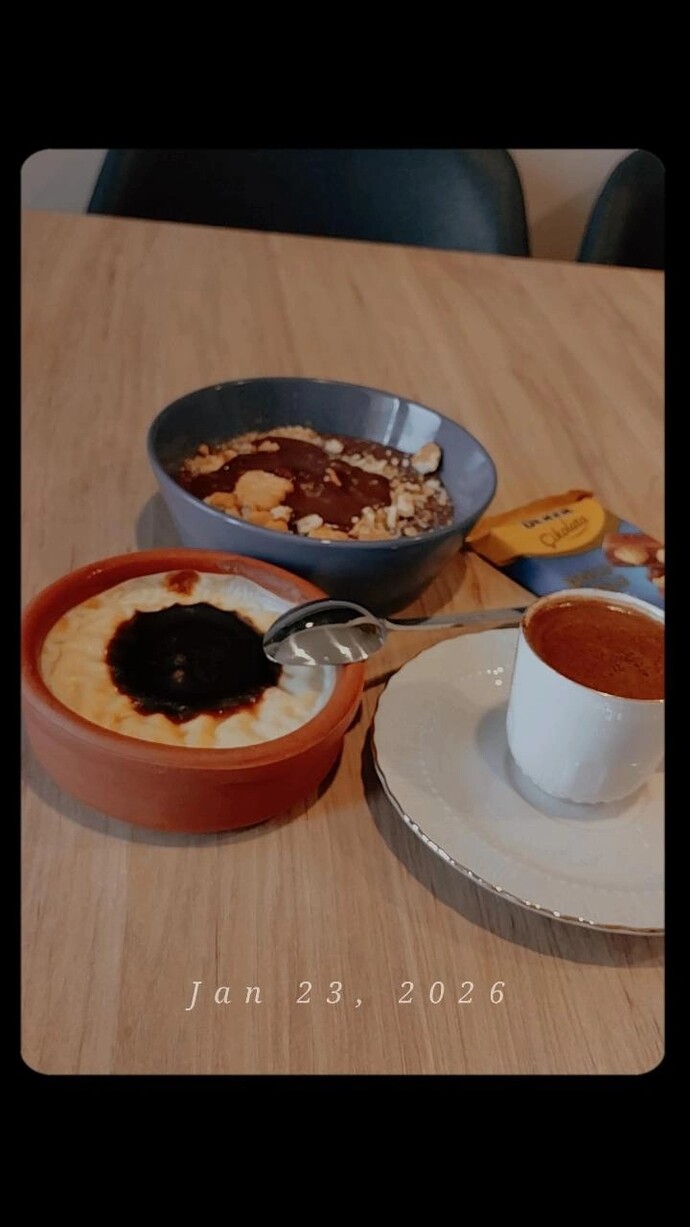 Kahveme eşlik edecek biri var mı?