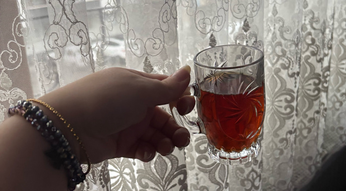 Çayı açık içeceğime su içerim daha iyi. Siz de böyle düşünüyor musunuz?